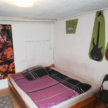 Basement Flat - Mieszkanie W Niskim Parterze דירה *