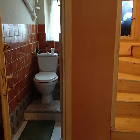 Basement Flat - Mieszkanie W Niskim Parterze דירה