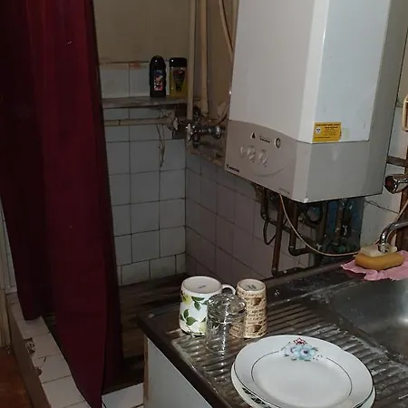 Basement Flat - Mieszkanie W Niskim Parterze גדינייה