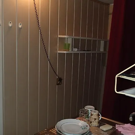 דירה Basement Flat - Mieszkanie W Niskim Parterze *