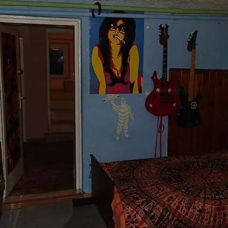 Basement Flat - Mieszkanie W Niskim Parterze דירה גדינייה