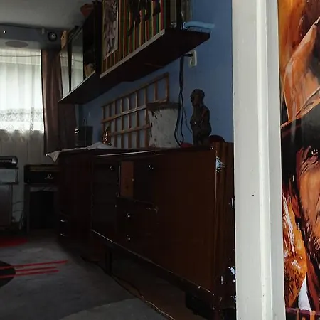 דירה Basement Flat - Mieszkanie W Niskim Parterze גדינייה