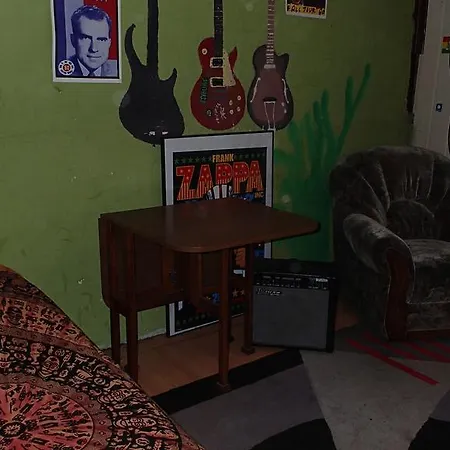 Basement Flat - Mieszkanie W Niskim Parterze דירה *