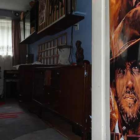 דירה Basement Flat - Mieszkanie W Niskim Parterze *