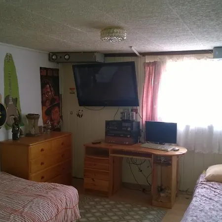 Basement Flat - Mieszkanie W Niskim Parterze דירה גדינייה