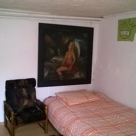 Basement Flat - Mieszkanie W Niskim Parterze דירה גדינייה